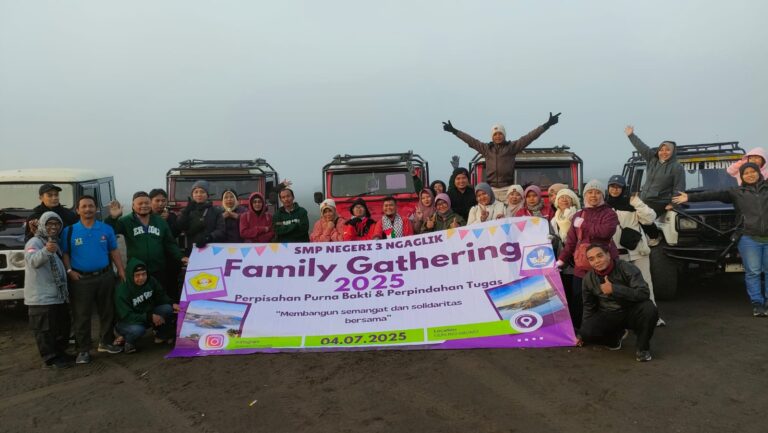 Perpisahan Guru Purna Tugas dan Pindah Tugas, Dilaksanakan Dalam Bentuk Kunjungan Keluarga Besar SMPN 3 Ngaglik, Tadabur Alam di Gunung Bromo, Jawa Timur