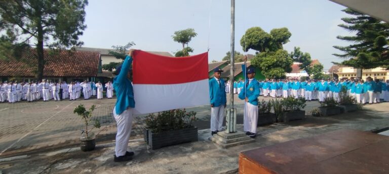 Upacara Bendera di SMP Negeri 3 Ngaglik Berjalan Khidmat dan Tertib