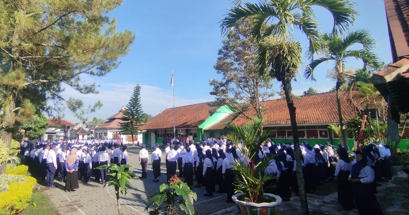 SMPN 3 Ngaglik Gelar Upacara Peringatan Hari Kesaktian Pancasila 1 Oktober 2025 post thumbnail image