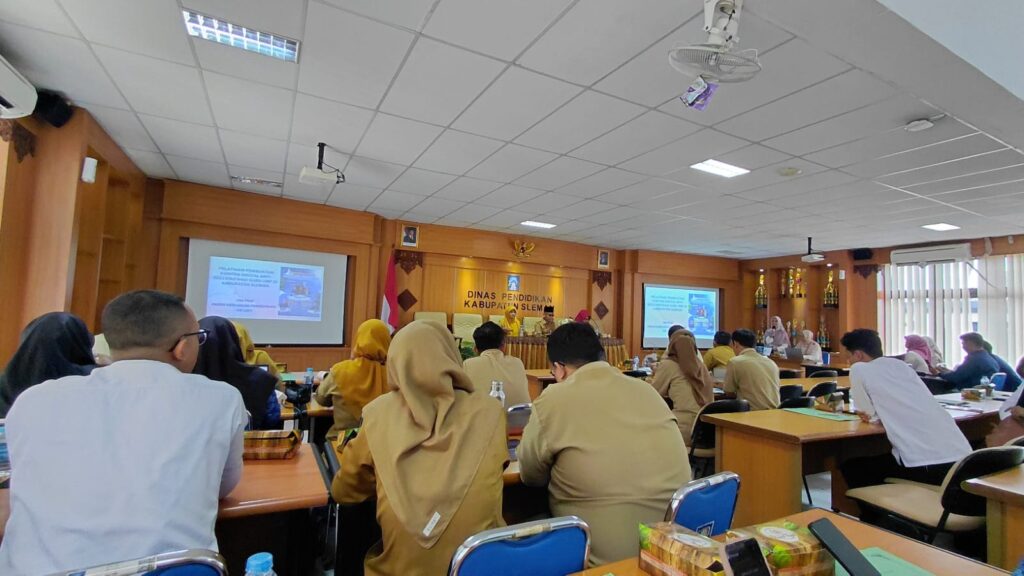 Masuk 14 Sekolah Terpilih, Guru SMPN 3 Ngaglik Dilatih UNY Buat Konten Anti-Bullying