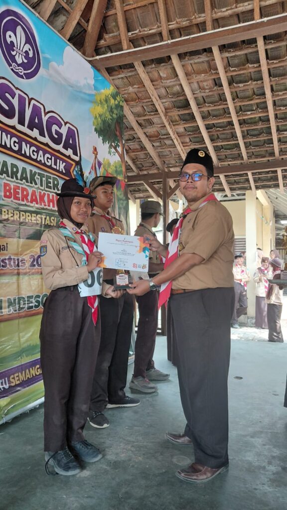 Prestasi Membanggakan! Gugus Depan Sleman 12.091-12.092 SMP Negeri 3 Ngaglik Sabet Juara 3 Lomba Gerak Jalan Kwarran Ngaglik