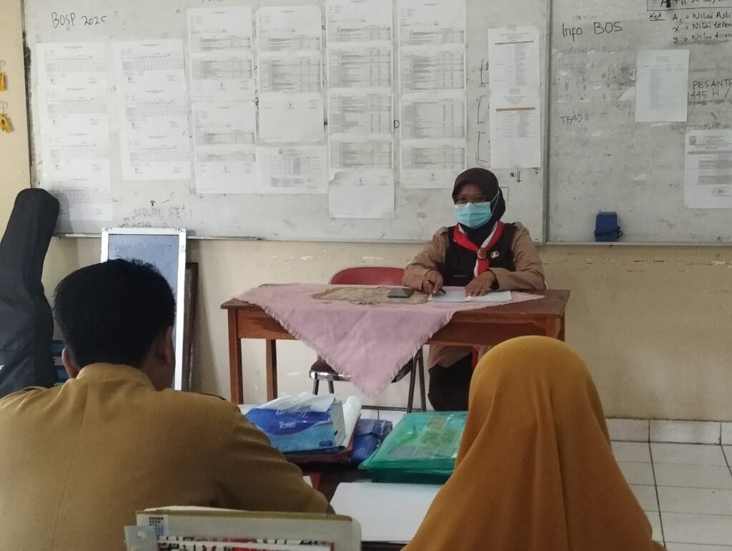 Kepala SMPN 3 Ngaglik Berikan Enam Arahan Penting dalam Pembinaan Guru dan Karyawan